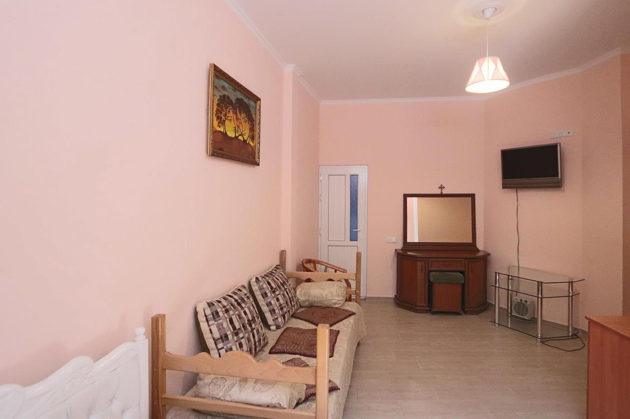 יירבאן Garnim Guest House מראה חיצוני תמונה