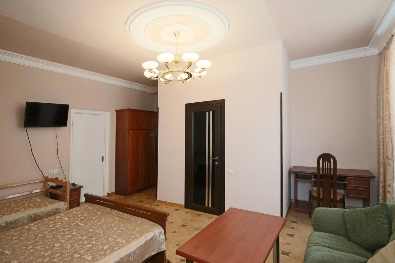 יירבאן Garnim Guest House מראה חיצוני תמונה