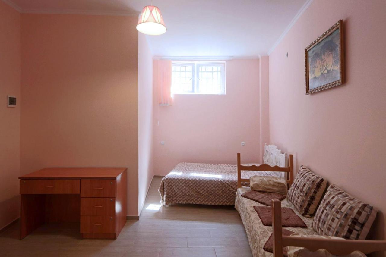 יירבאן Garnim Guest House מראה חיצוני תמונה